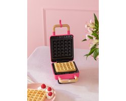 CREATE - Tosti-ijzer Barbie - grill en wafelijzer met verwisselbare platen - vorm van een koffertje - 2 platen: voor wafels en tosti's - STONE STUDIO