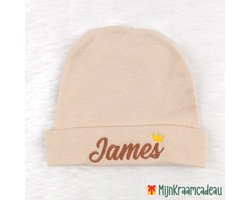 Babymuts met naam geborduurd – Beige - 100% Katoen - Gepersonaliseerd kraamcadeau voor jongen of meisje