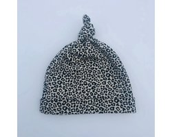 Huisje 4 baby muts kleding leopard sand unisex kraamcadeau