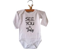 Baby Rompertje tekst aankondiging zwangerschap Zwangerschapsaankondiging maand See you in July Juli| Lange mouw | wit | maat 50/56 jongen meisje unisex | Cadeau voor de liefste aanstaande oma en opa mama papa oom tante | Bekendmaking zwangerschap