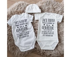 Baby rompertjes set  met mutsje met tekst bekendmaking zwangerschap mama en papa Cadeau voor liefste aanstaande bekendmaken aankondiging bekend maken worden geboorte meisje jongen zwanger unisex  kraamcadeau  babygeschenk babygeschenkset kraampakket