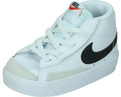 Nike blazer mid '77 in de kleur wit.