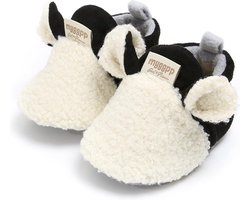 Schattige en warme baby slofjes met anti slip zool zwart/wit 6-12 mnd/12 cm - slofjes voor je baby