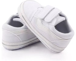 Stoere witte babysneakers maat 18 (12 cm)