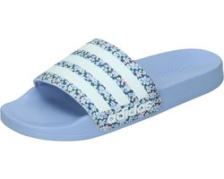 Adidas adilette shower badslippers in de kleur paars.