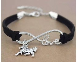 Armbandje zwart met paarden hangertje